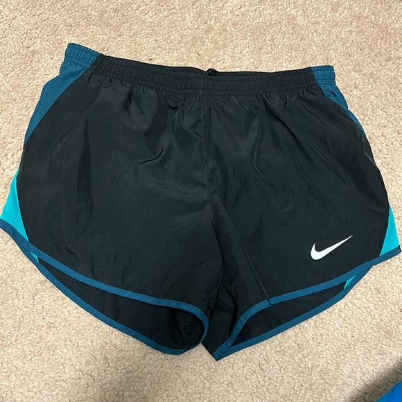 Nike run shorts size small in black - Picture 2 of 4